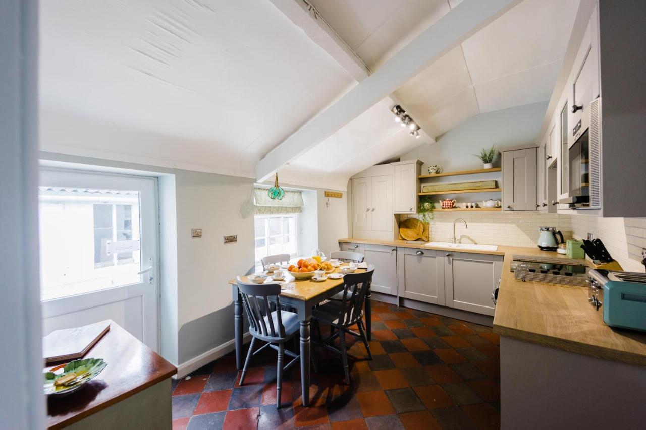 May Tree Cottage Manorbier 5 Mins From The Beach Sleeps 4 Buitenkant foto